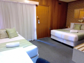 Country Home Motor Inn