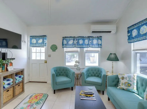 Steps to Seawall: Cozy Indian Rocks Beach Cottage