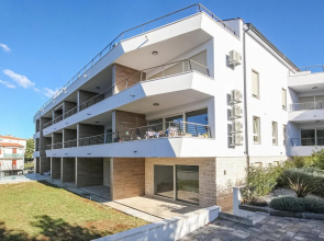 Stunning Apartment in Pjescana Uvala With 3 Bedrooms, Wifi and Outdoor Swimming Pool