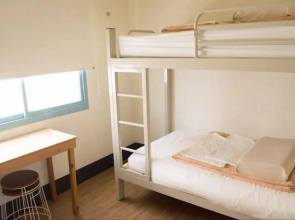 City Hut 1828 - Hostel