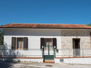 N192 - Numana, nuova villetta con portico