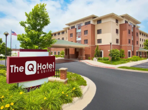 The Q Hotel & Suites