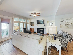 Polished Huntington Villa w/ Pool & Hot Tubs villa