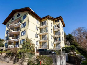 comfortable apartment in front of the lake