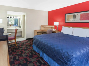 Ramada by Wyndham Clinton