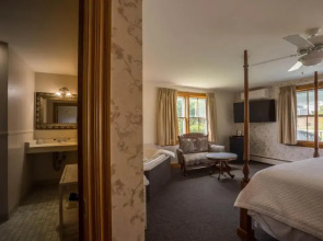 Rose Farm Inn