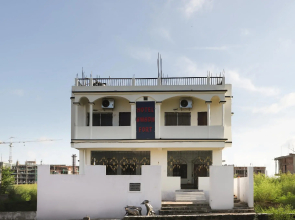 OYO 48553 Awadh Fort