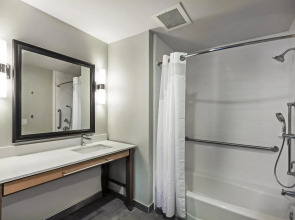 Holiday Inn Houston NE - Bush Airport Area by IHG