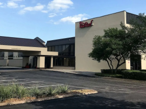 Red Roof Inn PLUS+ & Suites Houston - IAH Airport SW