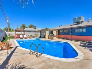 Las Vegas Getaway w/ Patio & Grill: ~3mi to Strip!