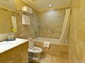 Crown Regency Suites & Residences - Mactan