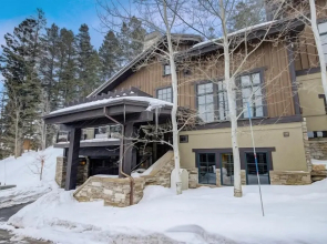 The Lookout by Avantstay Beautiful Mountain Escape w/ Hot Tub & Movie Theatre