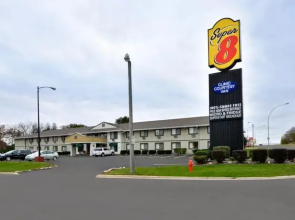 Super 8 Rochester/South Broadway
