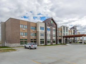 Mainstay Suites Waukeewest Des Moines