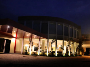 De Resort Hotel and Convention