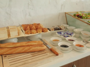 Yarra Ocean Suites Danang