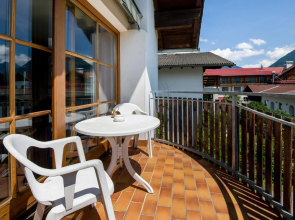 Wonderful bright apartment with balcony & garden
