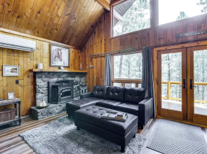 Modern Black Hills Cabin w/ Loft & Wraparound Deck