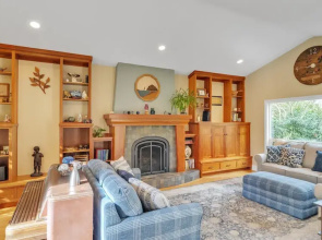 Eugene - Close To Everything 3 Bedroom Home by RedAwning