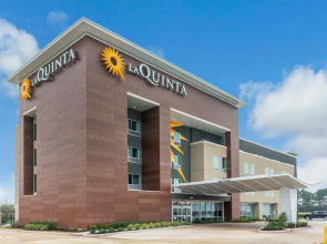 La Quinta Inn and Suites by Wyndham Houston Spring South