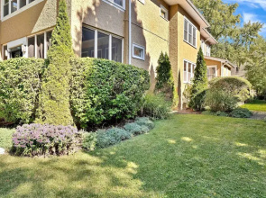 Charming Oak Park 4BD/3.5BA and 2 Private Parking by AllSet Turnover