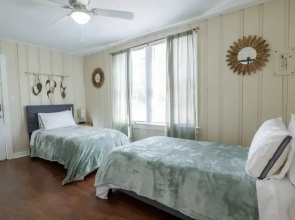 Steps to Veterans Stadium Mississippi Medical Centre Fondren 3 Bedrooms Sleeps 6