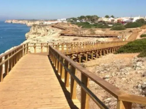 AD hus on Carvoeiro