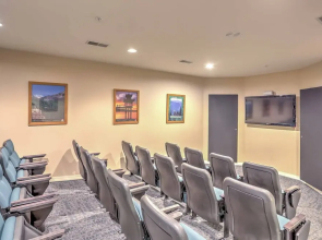 Stylish Resort Condo: 3 Mi to Downtown Branson!