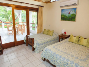 2 Bedroom Apartment Steps From The Beach
