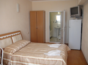 Искра (Кучугуры)