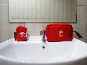 Zen Rooms Near Tunjungan Plaza(ZEN Rooms Gubernur Suryo)