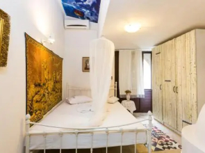 Mamis Mansion