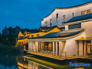 Arcadia Village Hotel