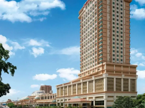 W Studio Resort Suites at Pyramid Tower