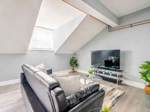 Charming 2BR Apartment - Downtown Hamilton