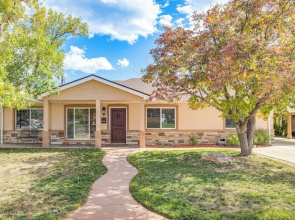 Suburban Home 9 Mi to Dtwn Denver: Outdoor Oasis!