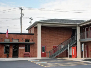 Luxbury Inn & Suites