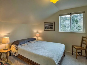 Charming Rockaway Beach House, Walk to Ocean!