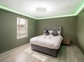 Town View Apartment by Sasco