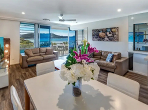 Poinciana Lodges -Ocean Views