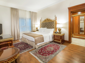 Sunday Hotel Holiday International Dubai