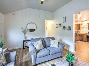 Charming Springfield Escape w/ Furnished Deck