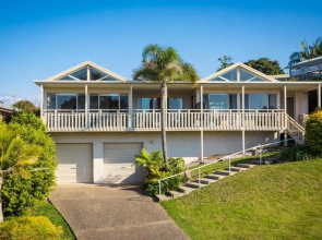 Pelican Lake Holiday House