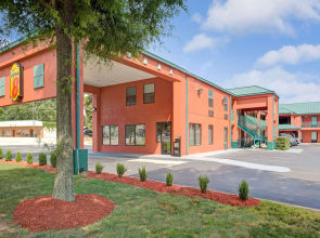 Super 8 by Wyndham Gainesville