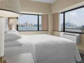 Sheraton Lincoln Harbor Hotel