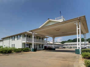 Key West Inn - Childersburg
