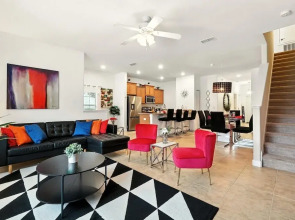 Vibrant 5BR Family Retreat in Storey Lake!