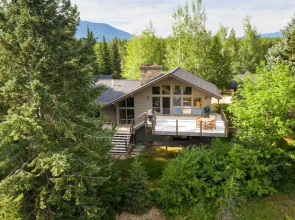 West Glacier Home w/ Majestic Mountain Views!