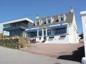 Rolling Waves Hotel - Guest house