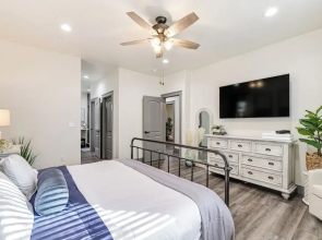 Game Room & Patio: Picturesque Home in Sonora